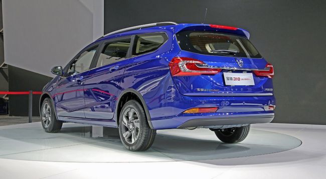 SAIC и General Motors в Китае показали бюджетный универсал Baojun 310 Wagon