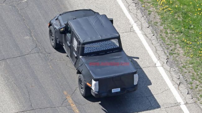 Пикап Jeep Wrangler новой генерации снова попал в объективы камер