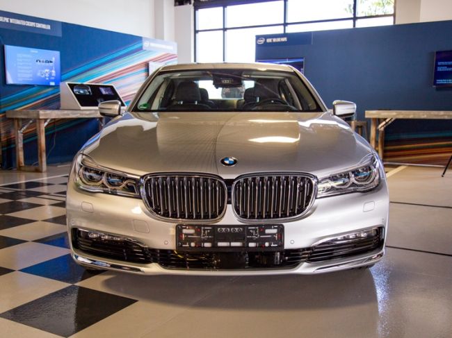 BMW представила седан BMW 7 Series с автопилотом от Intel и Mobileye