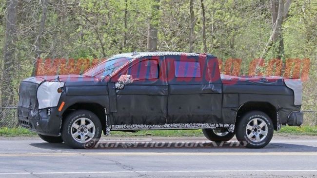 Фотошпионы заметили на тестах обновлённый Chevrolet Silverado