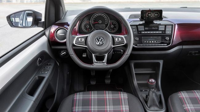 Самый маленький и дешевый «заряженный» хэтчбек представил Volkswagen