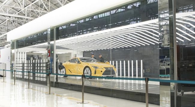 В Японии начался выпуск европейской версии купе Lexus LC 500