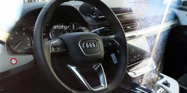 Опубликованы первые шпионские фото салона нового кроссовера Audi Q8