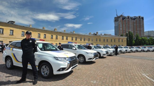 Автопарк украинской полиции пополнился 635 гибридными кроссоверами Mitsubishi