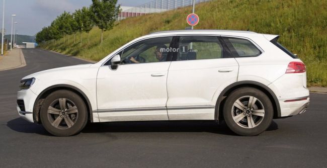 Опубликованы шпионские фото нового Volkswagen Touareg без камуфляжа