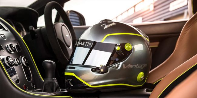 Aston Martin представил две новые версии суперкар Aston Martin Vantage AMR