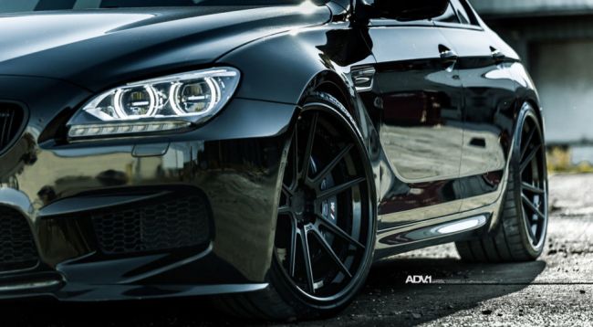 BMW показала на фото эффектный «заряженный»BMW M6 Gran Coupe