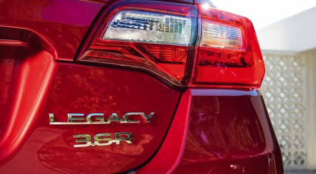 Subaru объявила цены и комплектации обновленного седана Legacy 2018