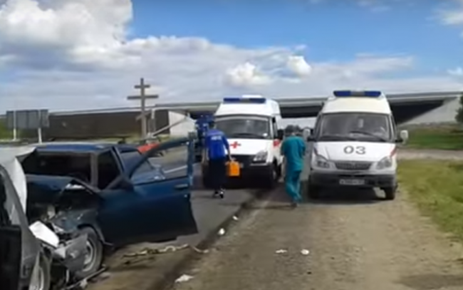 Пять человек пострадали в тройном ДТП на трассе в Татищевском районе