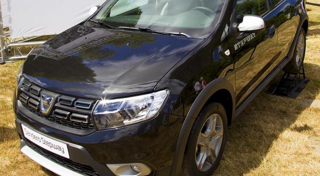 Dacia во Франции представила три особые версии Sandero Stepway