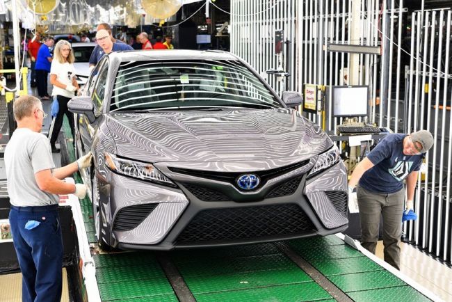 Новое поколение Toyota Camry встало на конвейер 
