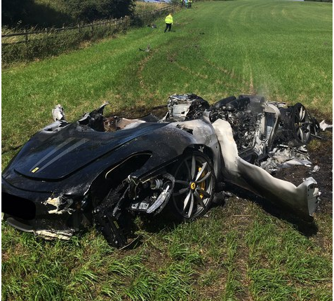 В Великобритании владелец Ferrari разбил спорткар через час после покупки