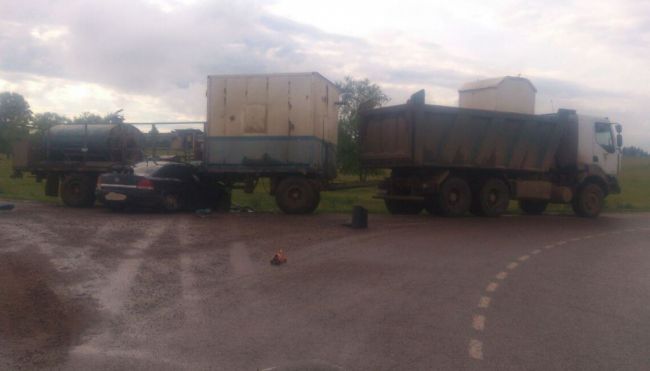 Смертельное ДТП в Башкирии: легковушка влетела в прицеп грузовика