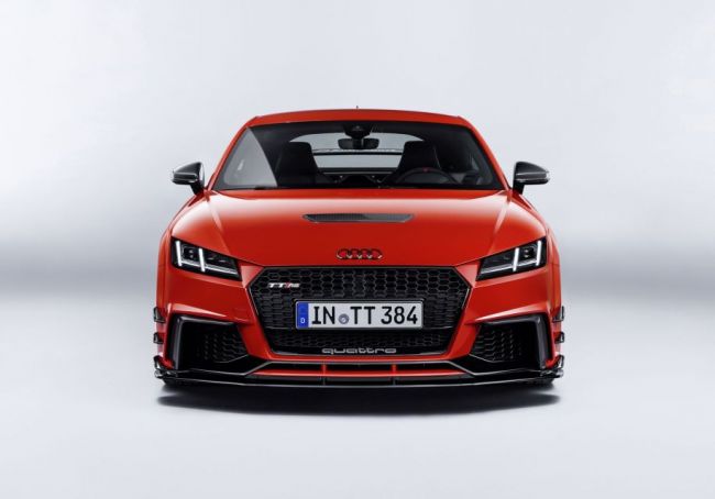 Audi подготовила пакет доработок для спорткаров R8 и TT RS