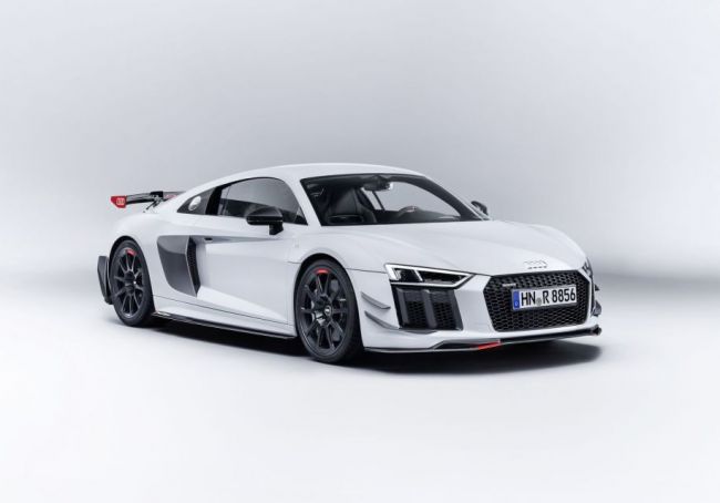 Audi подготовила пакет доработок для спорткаров R8 и TT RS