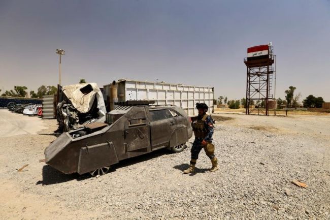 REUTERS на фото показала автопарк террористов, сделанный в стиле «Безумного Макса»