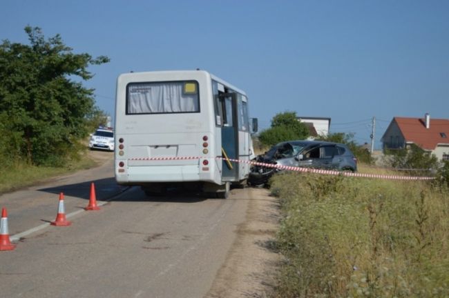 Страшное ДТП под Севастополем: столкнулись автобус и кроссовер