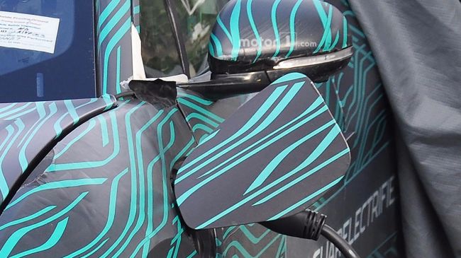 Дизайн салона серийного кроссовера Jaguar I-Pace рассекречен в Сети