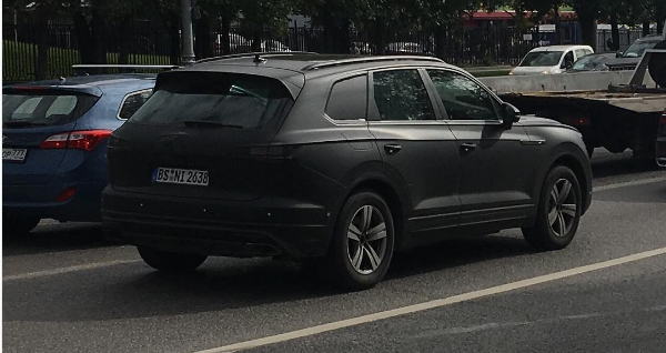 Volkswagen тестирует на дорогах Москвы новый Volkswagen Touareg