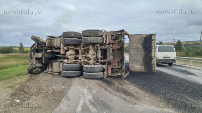 ДТП в Тульской области: самосвал «МАЗ» разорвал пополам легковушку «ВАЗ»