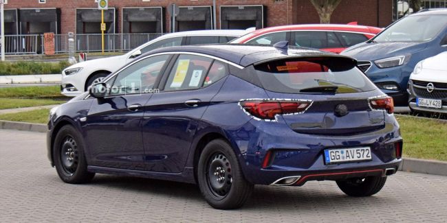 В Сети появились первые снимки «заряженной» версии Opel Astra