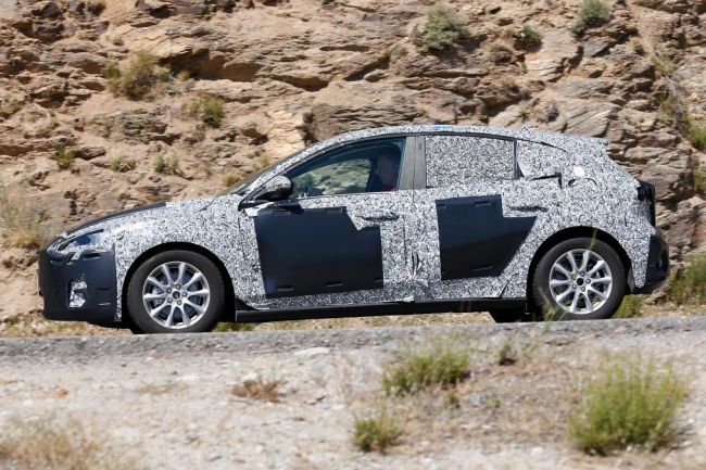 Ford Focus четвертого поколения вывели на дорожные тесты