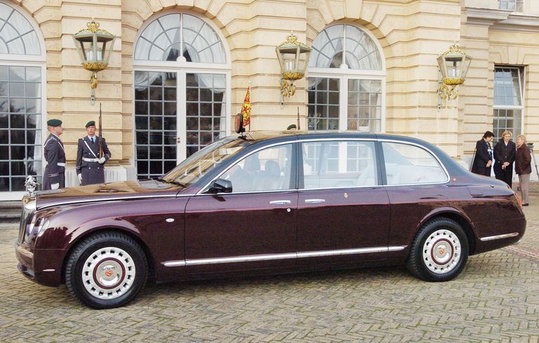 Rolls-Royce Елизаветы II выставлен на аукционе Bonhams за $2,6 млн‍