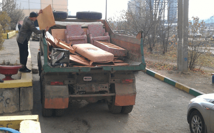 Как организовать вывоз строительного мусора, старой мебели и хлама