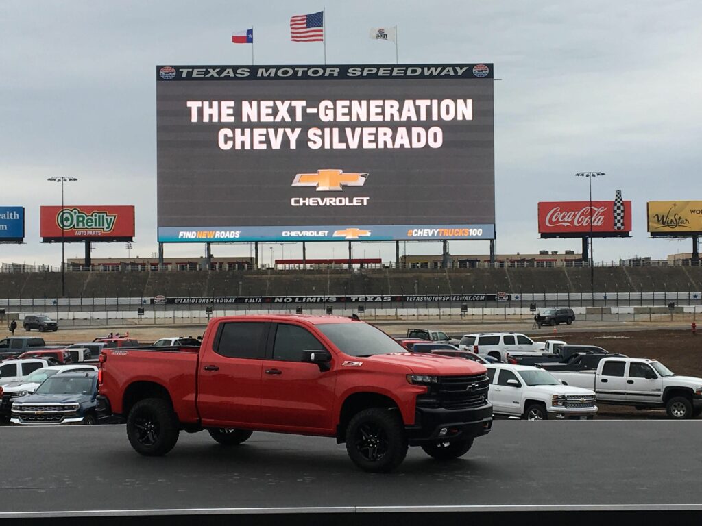 Новый пикап Chevrolet Silverado 2019 рассекретили до дебюта