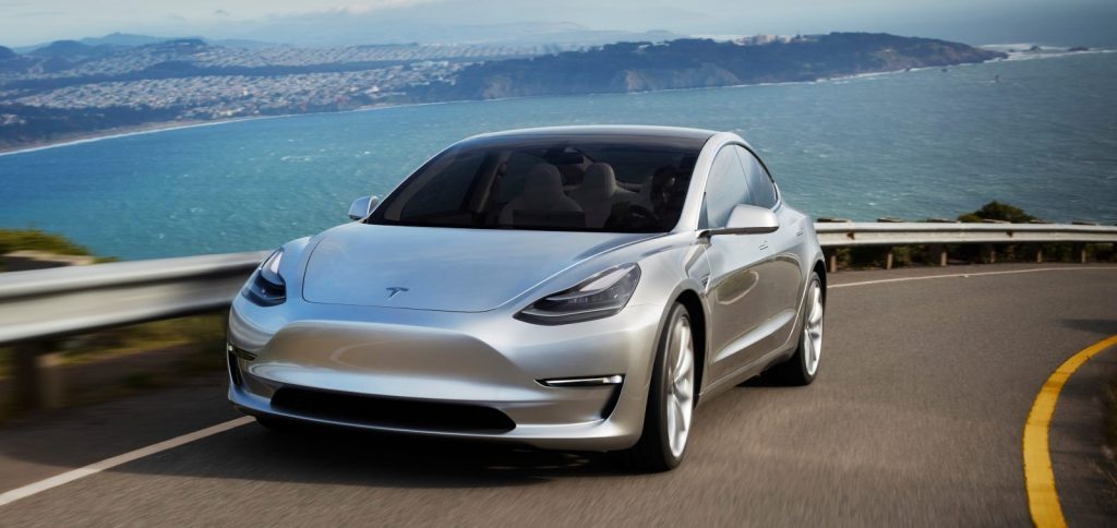 Прием заказов на электрокар Tesla Model 3 стартовал в России