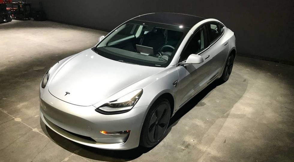 Tesla Model 3 с пробегом продают в четыре раза дороже новой