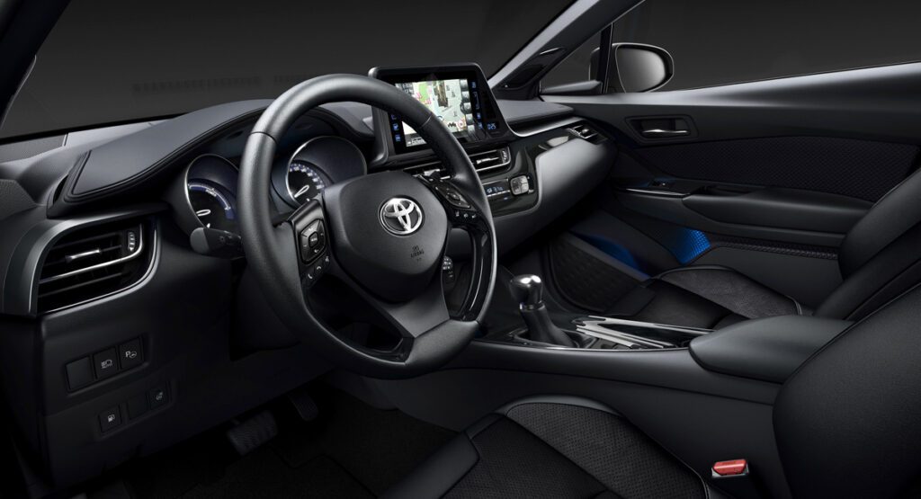 Компактный кроссовер Toyota C-HR получил новую спецверсию