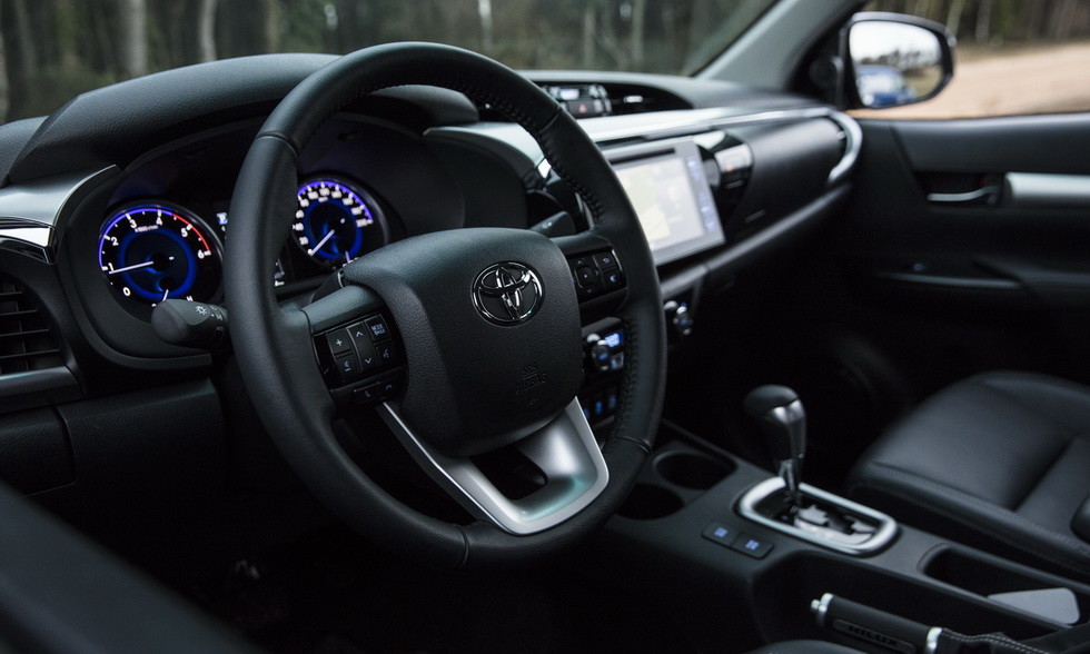Toyota Hilux получил юбилейную версию Hilux Invincible 50 Chrome Edition