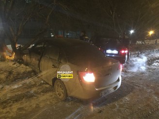 Два такси жестко столкнулись этой ночью в Кемерове