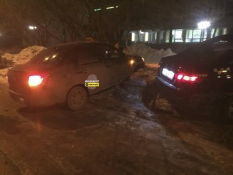 Два такси жестко столкнулись этой ночью в Кемерове