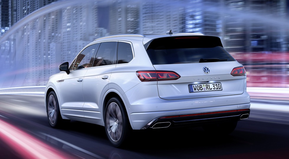 Озвучены цены и комплектации нового Volkswagen Touareg для РФ