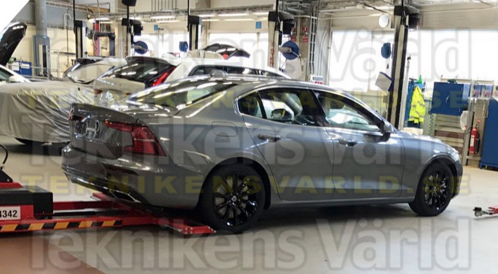 В Сети опубликовали фото нового бизнес-седана Volvo S60