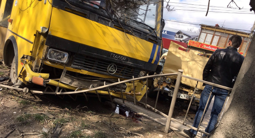 Легковушка протаранила автобус в Симферополе‍, пострадали семеро
