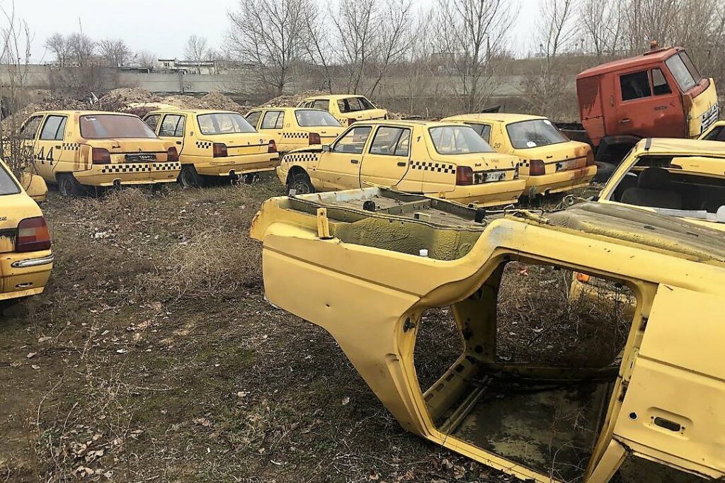 Обнаружено кладбище желтых лифтбеков ЗАЗ-1103 «Славута»