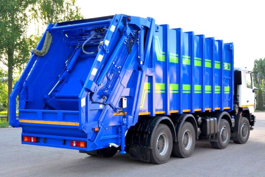 Ряжский авторемонтный завод представил огромный мусоровоз