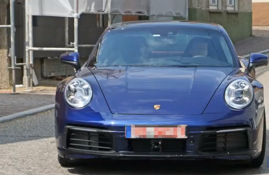 Новый Porsche 911 замечен на тестах без камуфляжа