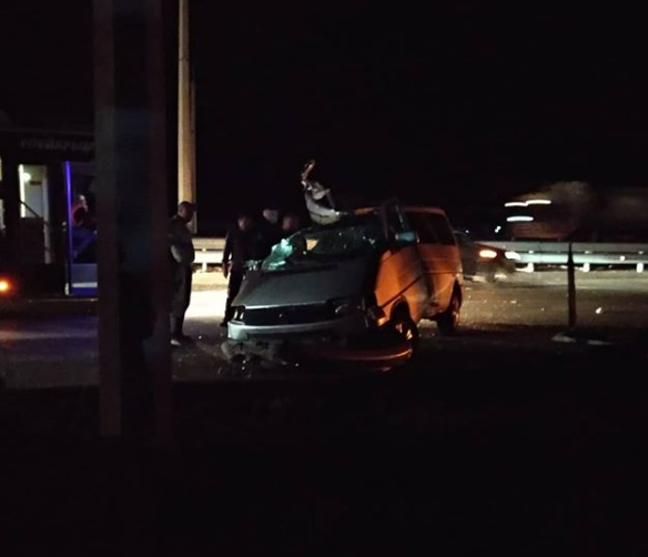 Два человека погибли в ДТП микроавтобуса и «КамАЗа» под Симферополем