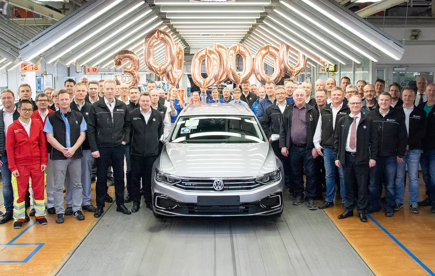 Volkswagen выпустил юбилейный 30-миллионный Passat