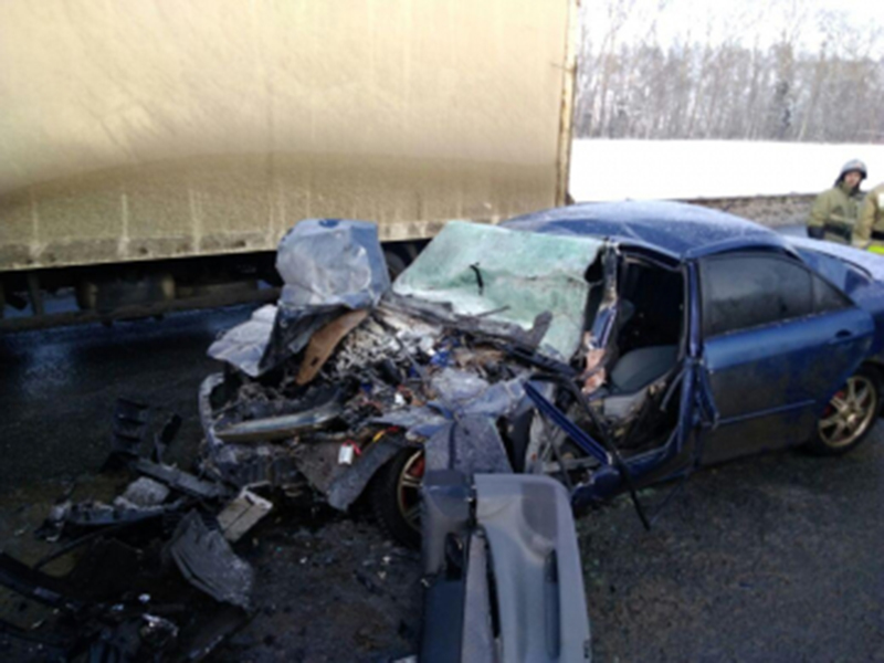 В Вязниковском районе «КамАЗ» раздавил легковушку, погиб водитель