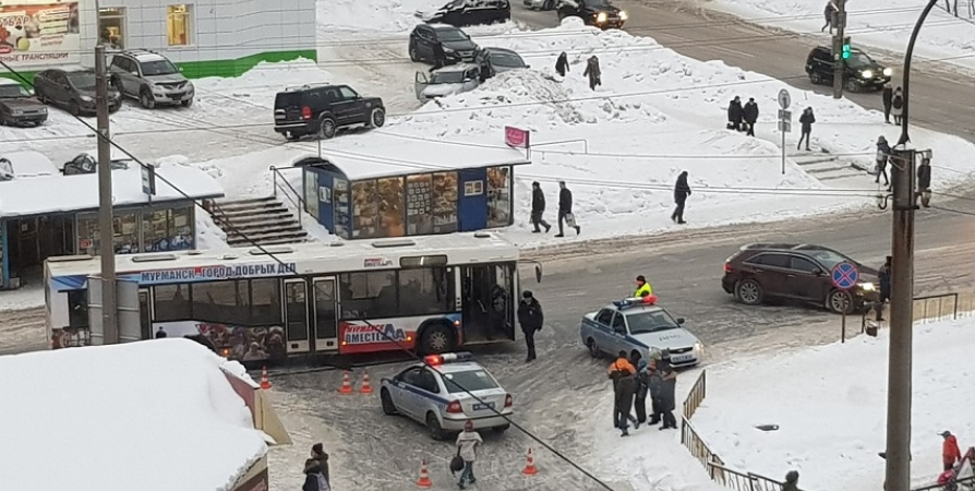 Автобус в Мурманске жестко сбил 58-летнего мужчину