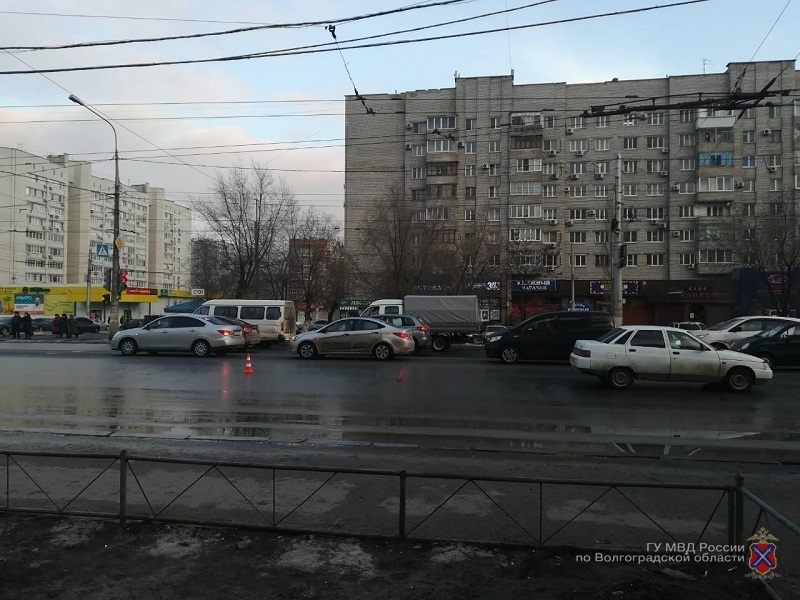 17-летнего пешехода-нарушителя жестко сбили на севере Волгограда