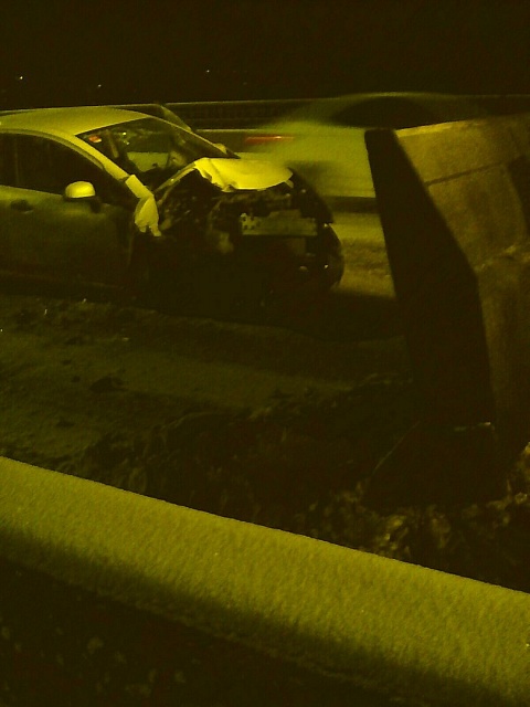 Врезался в снегоуборочную машину в Бийске автомобиль " Тойота"