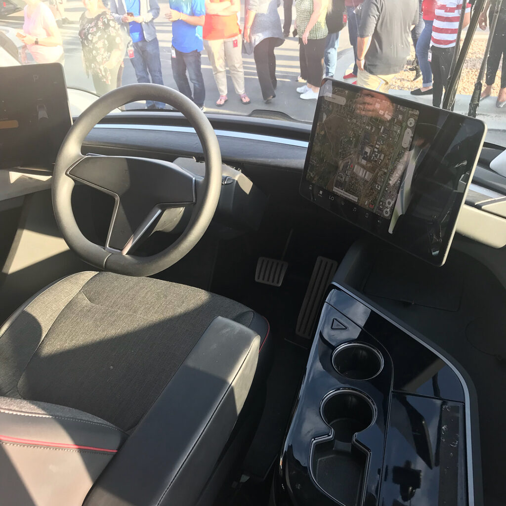 Электрическую фуру Tesla Semi заметили на дорогах США