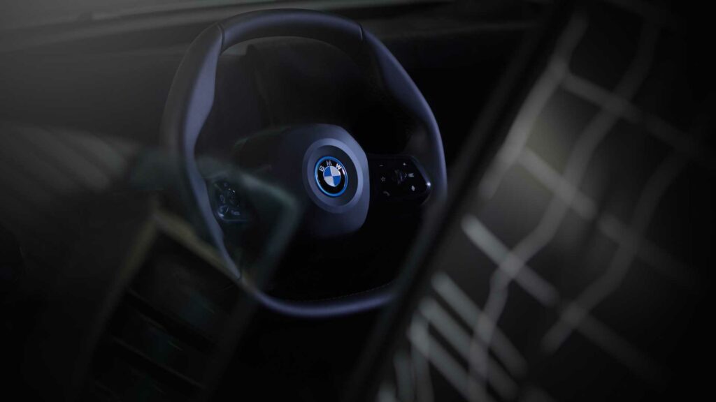 Новые модели BMW получат рулевое колесо странной формы