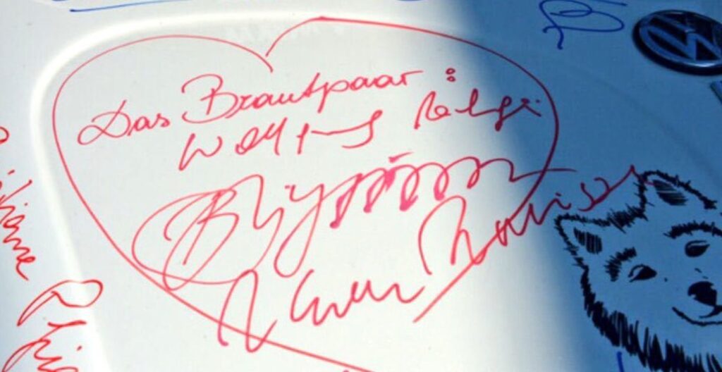 Кабриолет с автографом Путина продан на аукционе за 20 тысяч евро